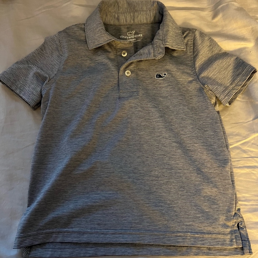 Vineyard Vines collared shirt. $15. 4t